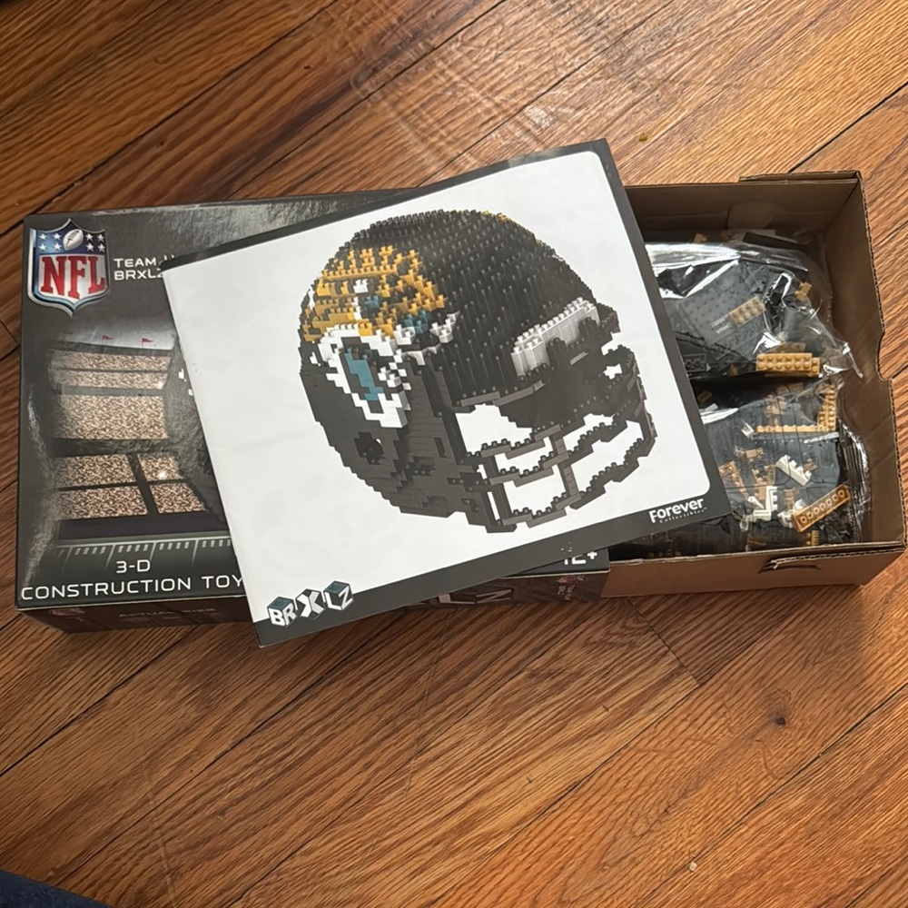 NIB! BRXLE Jacksonville Jaguars 3D Team Helmet Construction Toy - Picture 3 of 3